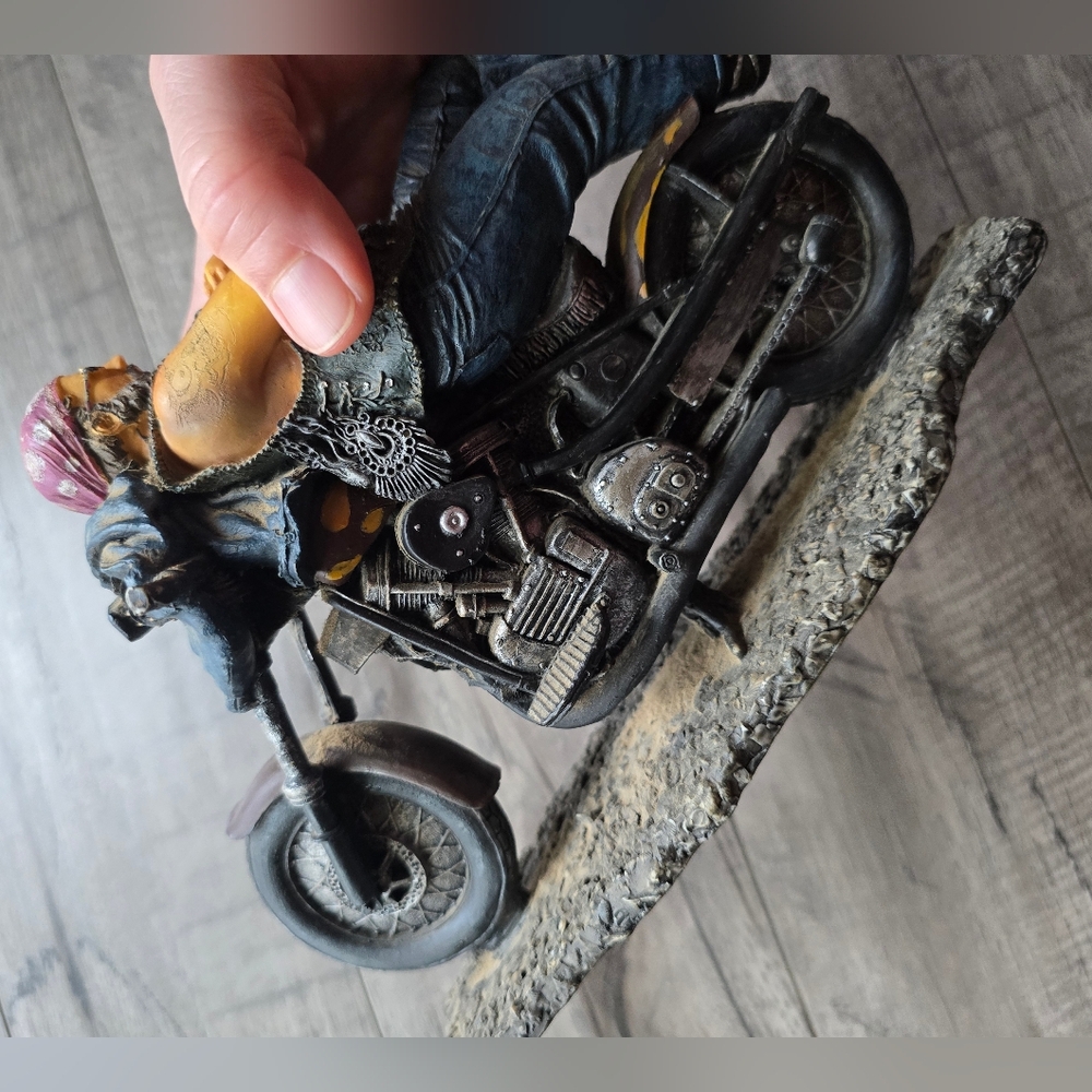 Sturgess Biker On Motorcycle Ceramic Figurine - Picture 4 of 11